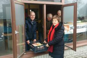 “Rood” fruit voor de voedselbank